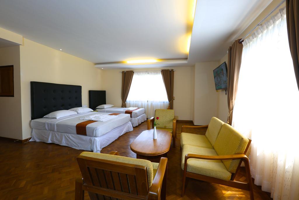 Queen'S Park Hotel Yangon Exterior photo