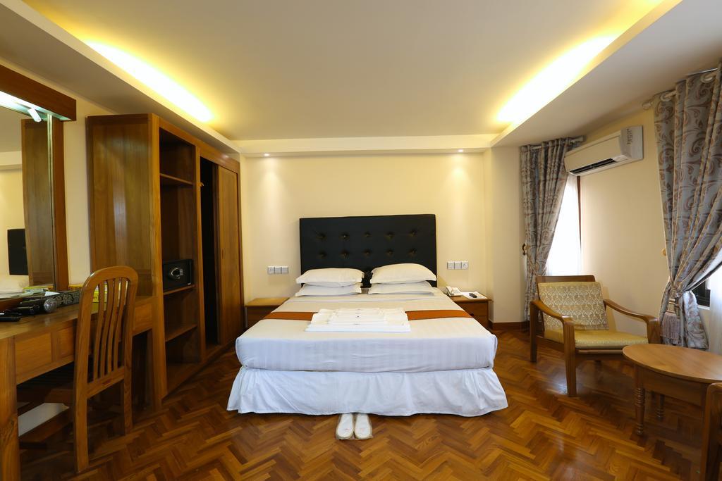 Queen'S Park Hotel Yangon Exterior photo