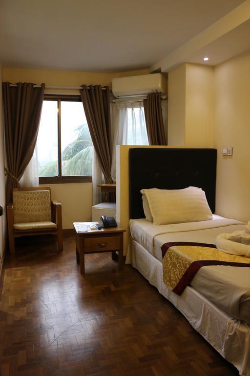 Queen'S Park Hotel Yangon Exterior photo