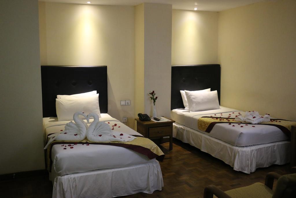 Queen'S Park Hotel Yangon Exterior photo