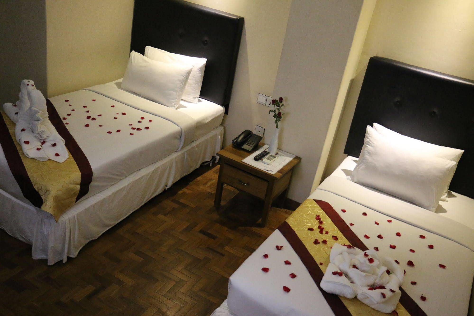 Queen'S Park Hotel Yangon Exterior photo