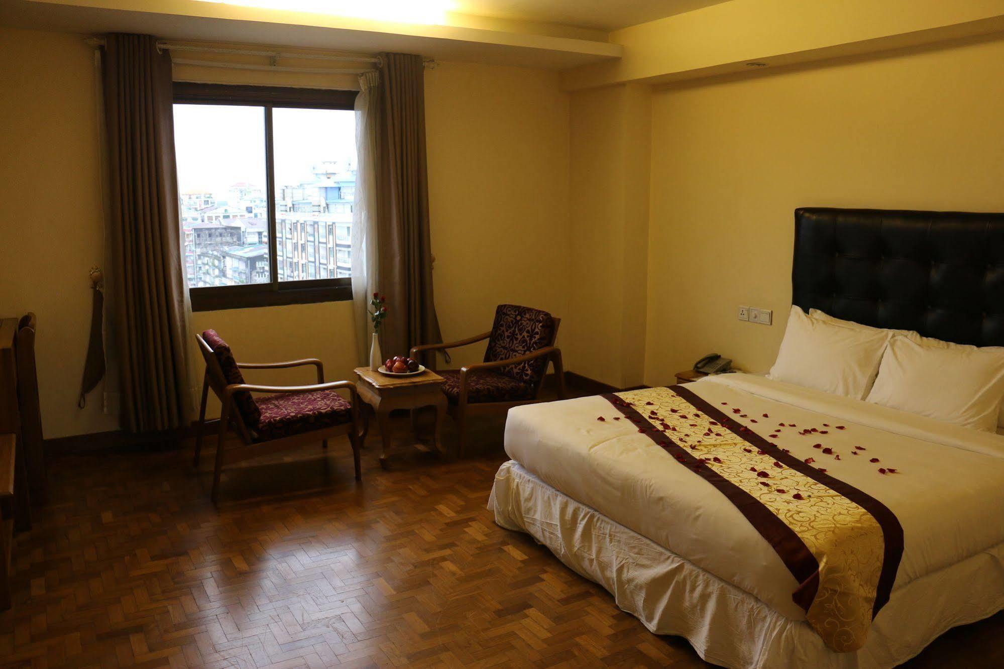 Queen'S Park Hotel Yangon Exterior photo