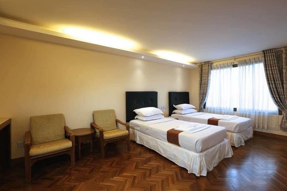 Queen'S Park Hotel Yangon Exterior photo